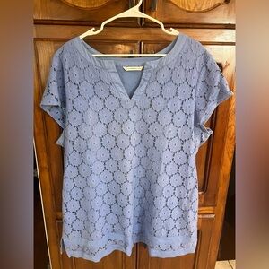 Isaac Mizrahi Live! Women’s Short Sleeve Split V-Neck Lace Blue Tunic! Size 2X.